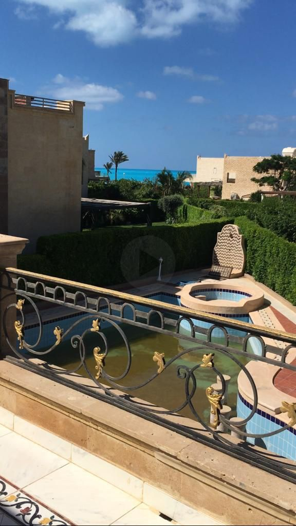فيلا الايجار بفرش راقي جدا وحمام سباحة خاص اول صف بحيره لتالت صف بحر بلسان الوزراء 