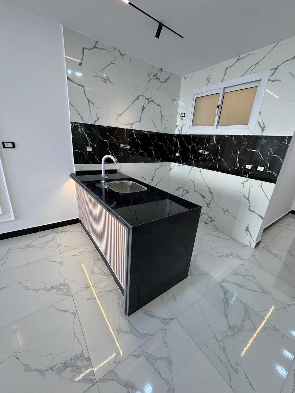 شاليه ارضي بحديقة للبيع بالتقسيط والاستلام فوررري فيو بحر على مساحه 250 متر في قرية بانوراما  بيتش الساحل الشمالي 