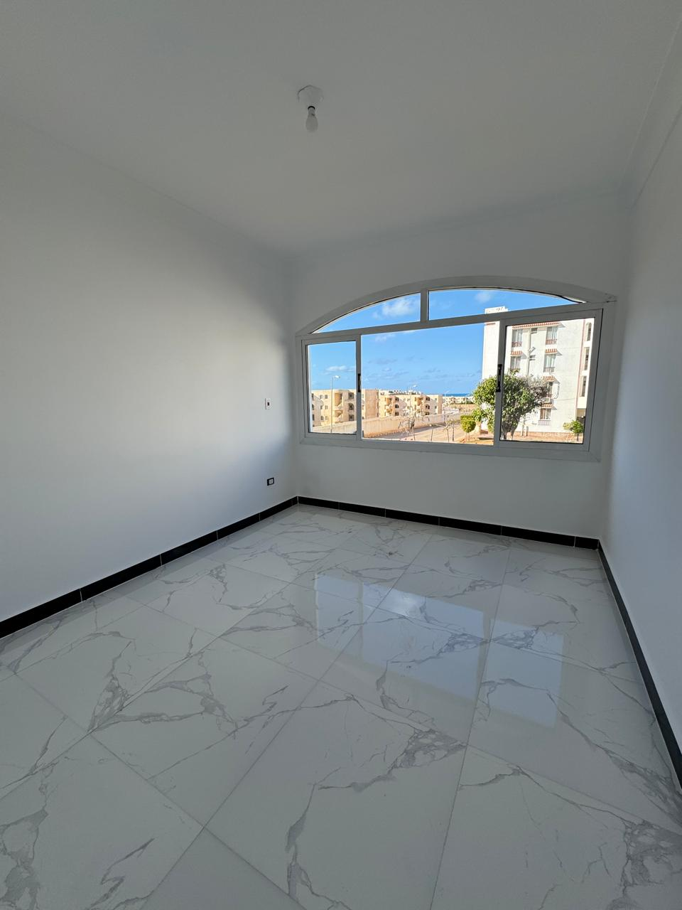 شاليه ارضي بحديقة للبيع بالتقسيط والاستلام فوررري فيو بحر على مساحه 250 متر في قرية بانوراما  بيتش الساحل الشمالي 