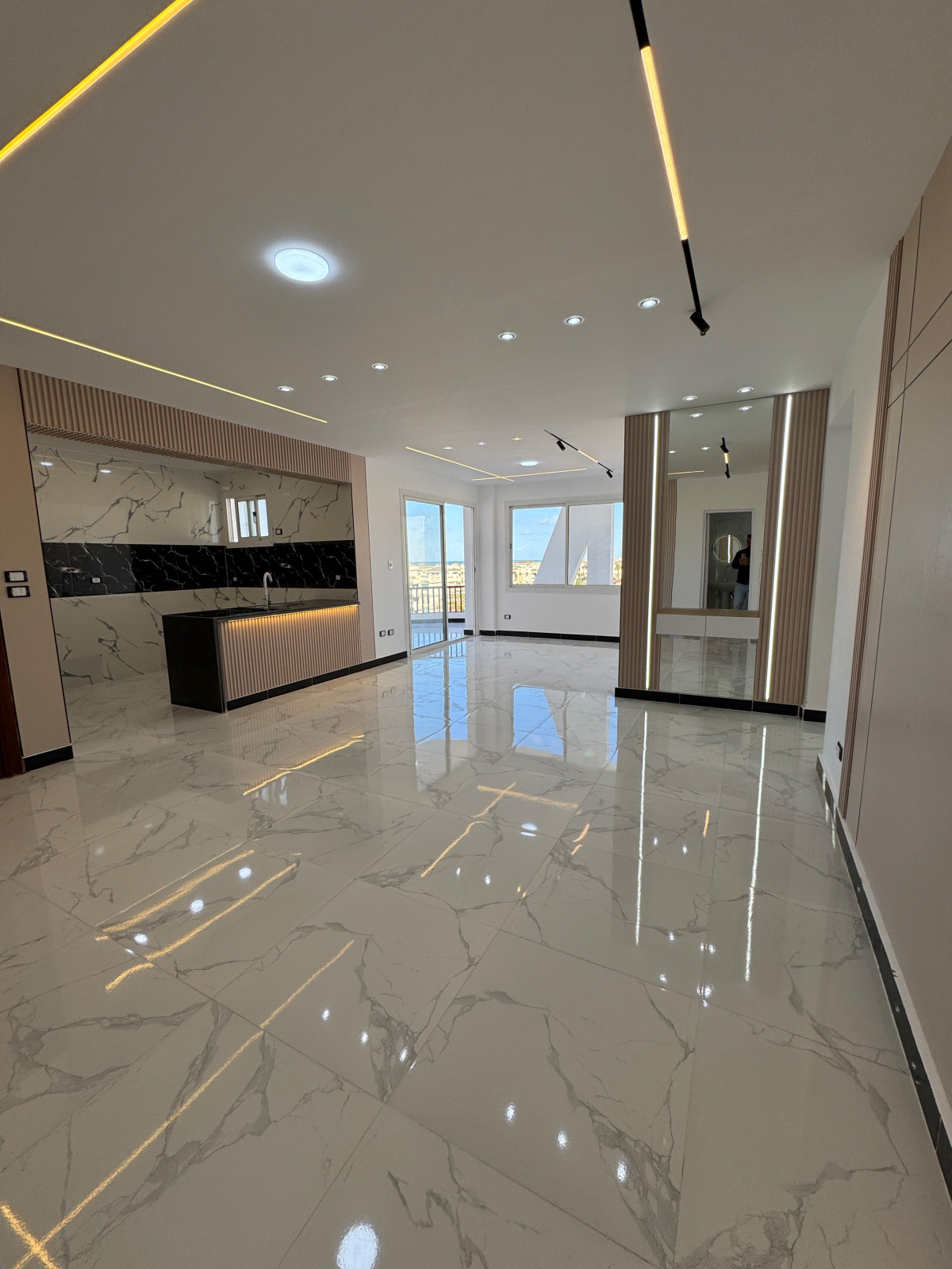 شاليه علوي فيو بحر تشطيب سوبر لوكس بالتقسيط والاستلام فوررري في الساحل الشمالي قرية بانوراما بيتش 