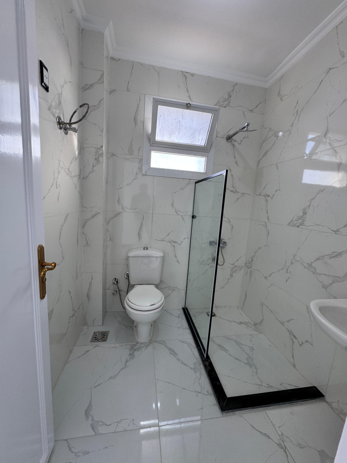 شاليه علوي فيو بحر تشطيب سوبر لوكس بالتقسيط والاستلام فوررري في الساحل الشمالي قرية بانوراما بيتش 