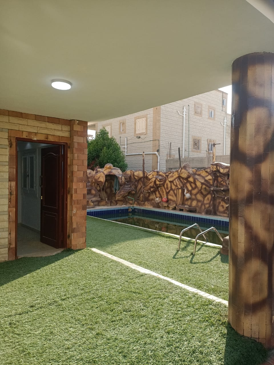 شاليه لقطه للبيع بحمام سباحه خاص والاستلام فوررري في الساحل الشمالي قرية حورس 