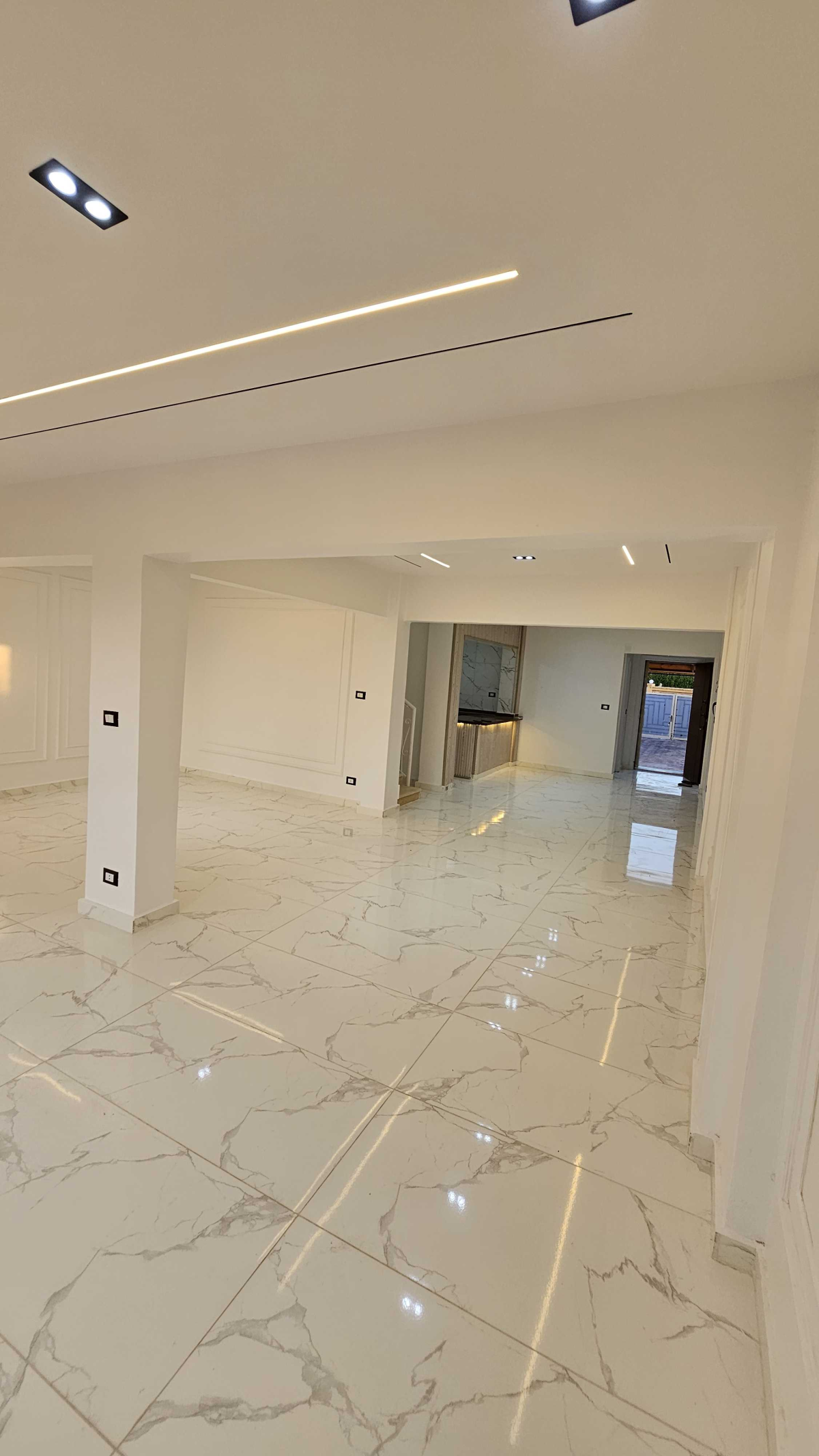 فيلا لقطه للبيع اول صف بحر وحمام سباحه خاص للفيلا بالساحل الشمالي بالتقسيط والاستلام فوررري 