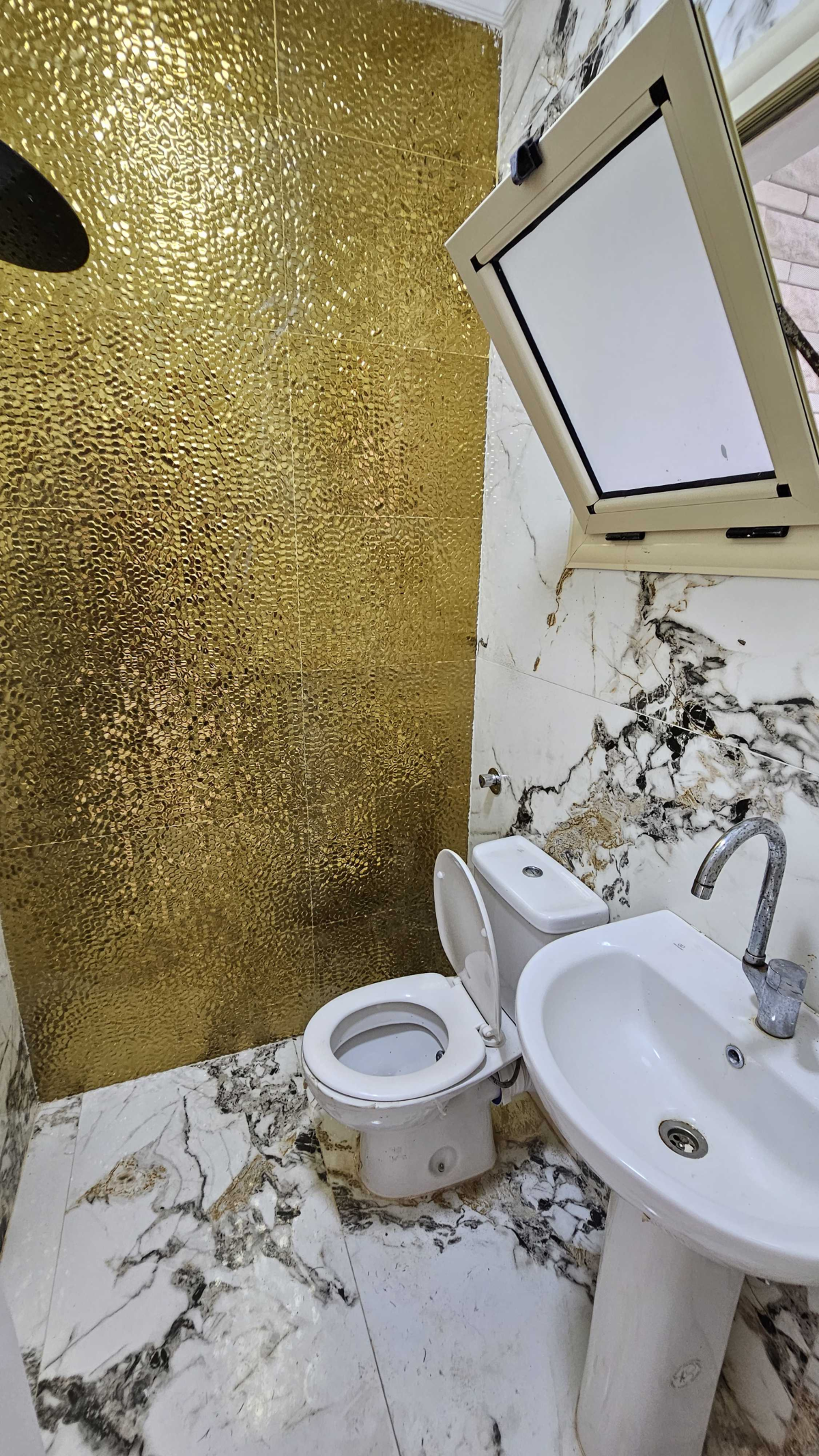 فيلا لقطه للبيع اول صف بحر وحمام سباحه خاص للفيلا بالساحل الشمالي بالتقسيط والاستلام فوررري 