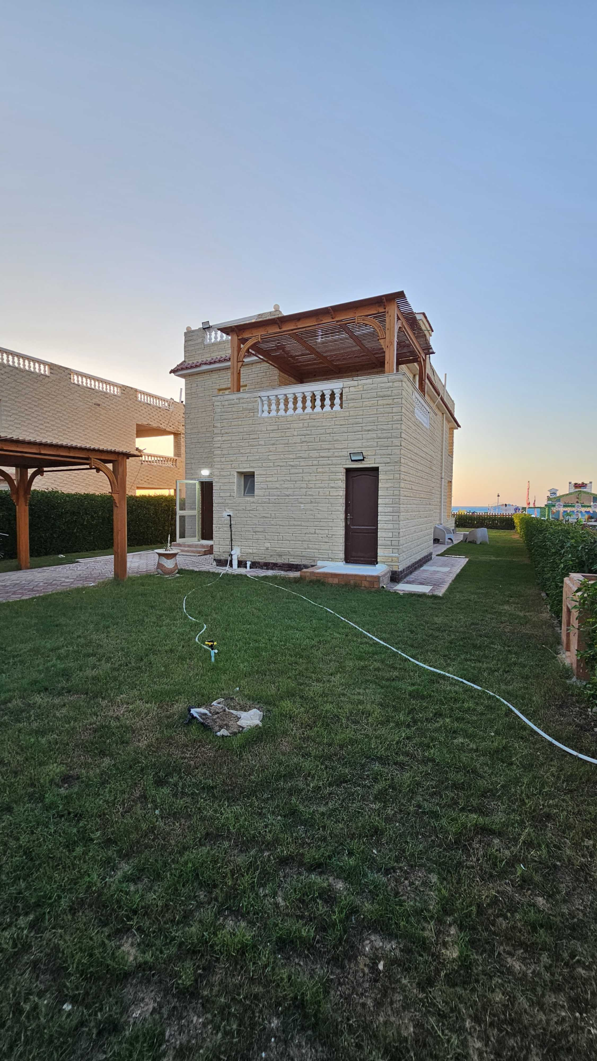 فيلا لقطه للبيع اول صف بحر وحمام سباحه خاص للفيلا بالساحل الشمالي بالتقسيط والاستلام فوررري 