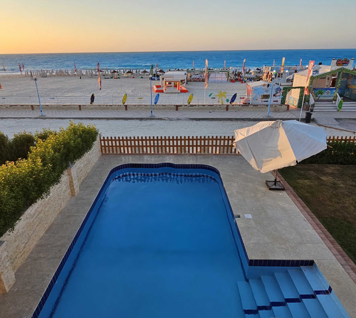 فيلا لقطه للبيع اول صف بحر وحمام سباحه خاص للفيلا بالساحل الشمالي بالتقسيط والاستلام فوررري 