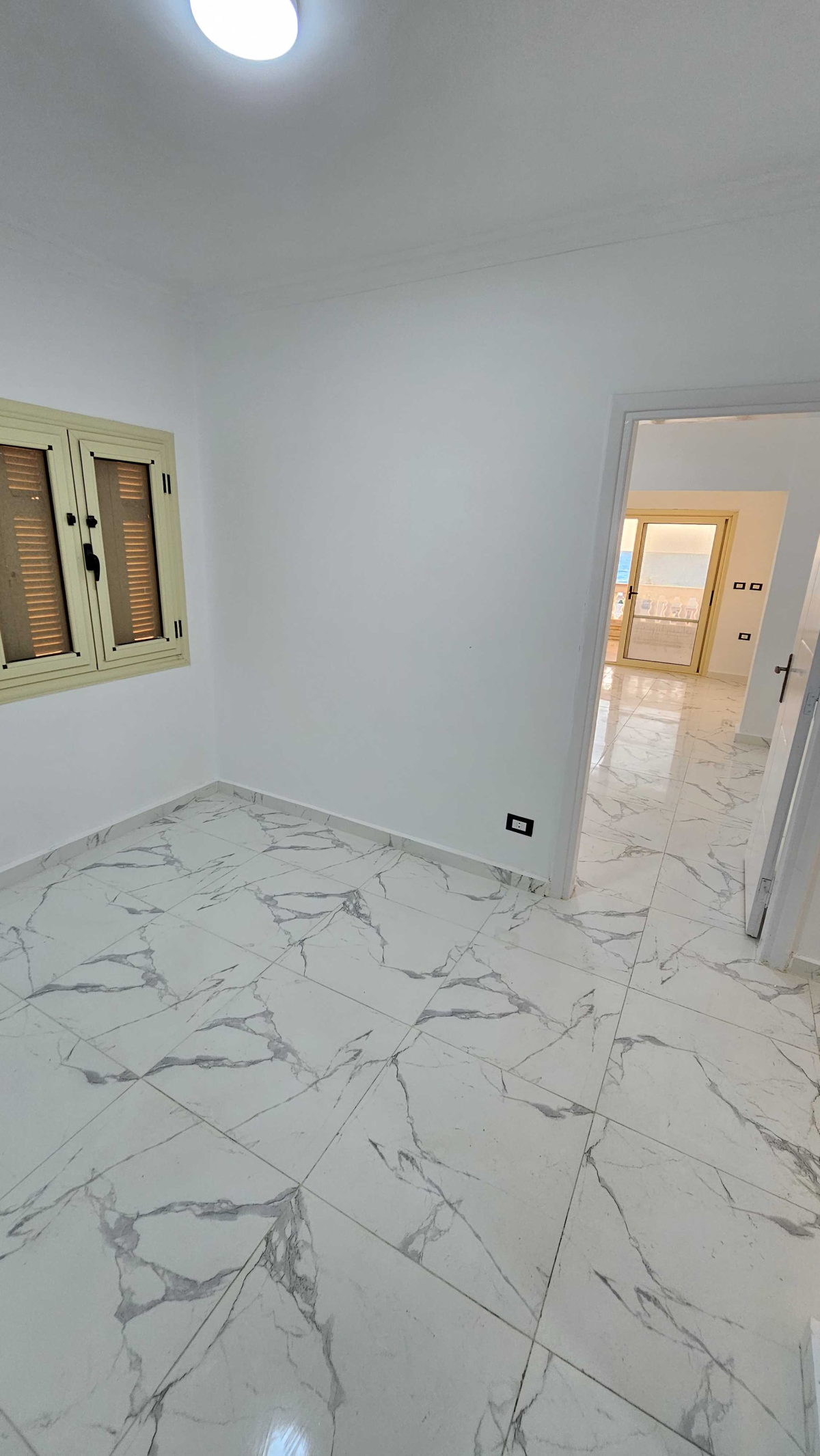 فيلا لقطه للبيع اول صف بحر وحمام سباحه خاص للفيلا بالساحل الشمالي بالتقسيط والاستلام فوررري 