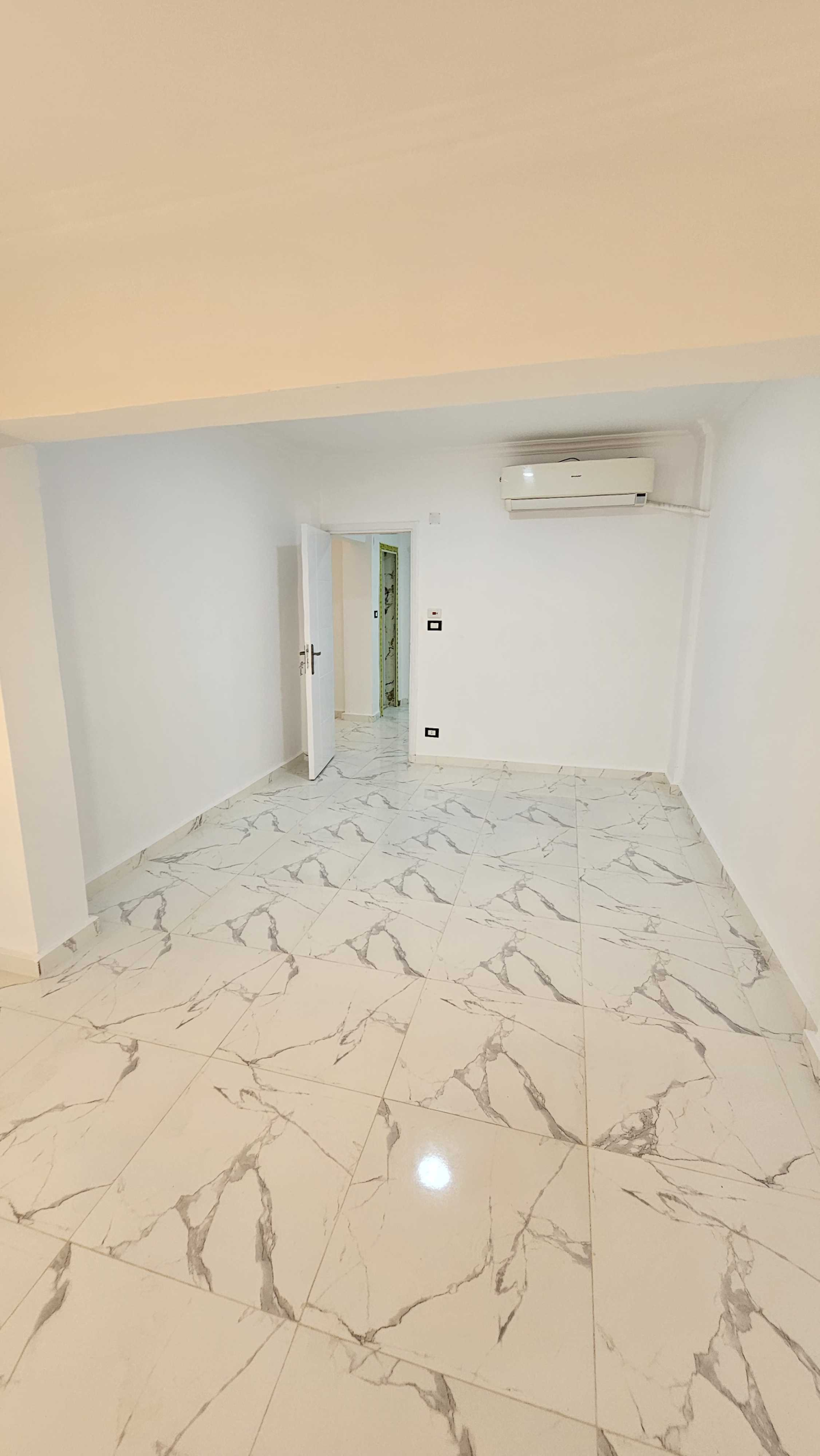 فيلا لقطه للبيع اول صف بحر وحمام سباحه خاص للفيلا بالساحل الشمالي بالتقسيط والاستلام فوررري 