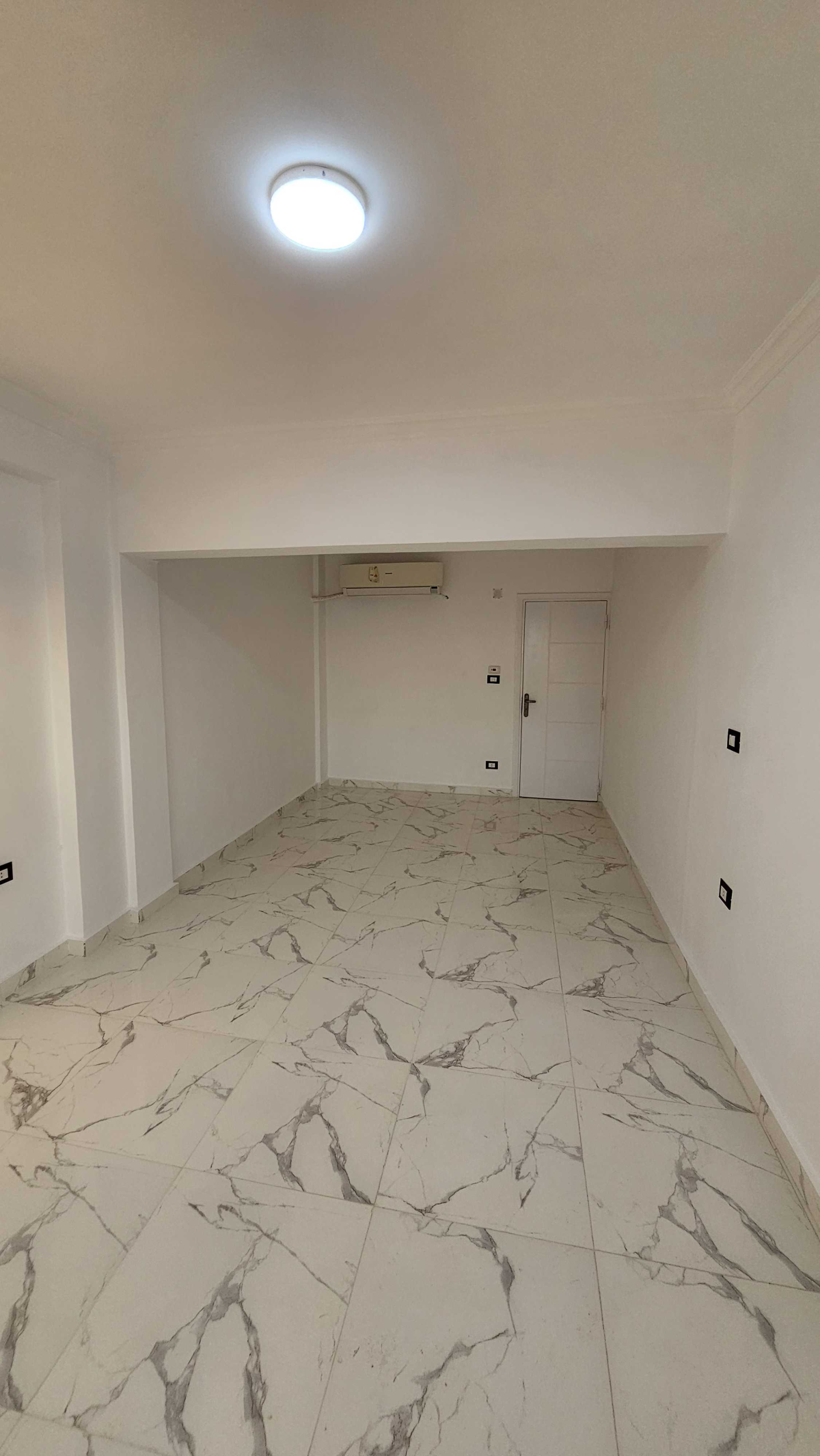 فيلا لقطه للبيع اول صف بحر وحمام سباحه خاص للفيلا بالساحل الشمالي بالتقسيط والاستلام فوررري 