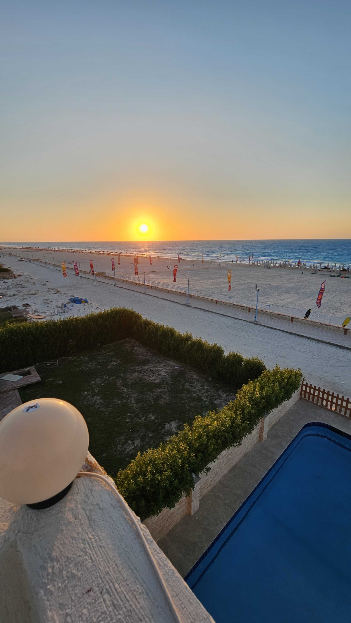 فيلا لقطه للبيع اول صف بحر وحمام سباحه خاص للفيلا بالساحل الشمالي بالتقسيط والاستلام فوررري 