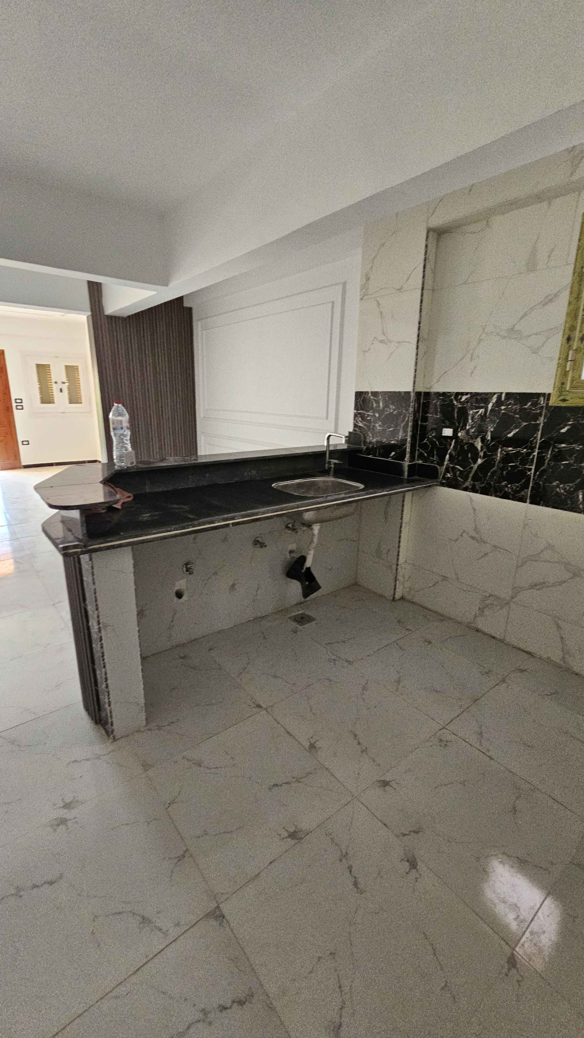 شاليه ارضي بحديقة وحمام سباحه للبيع بالتقسيط والاستلام فوررري في الساحل الشمالي قرية الروضه الكيلو 71