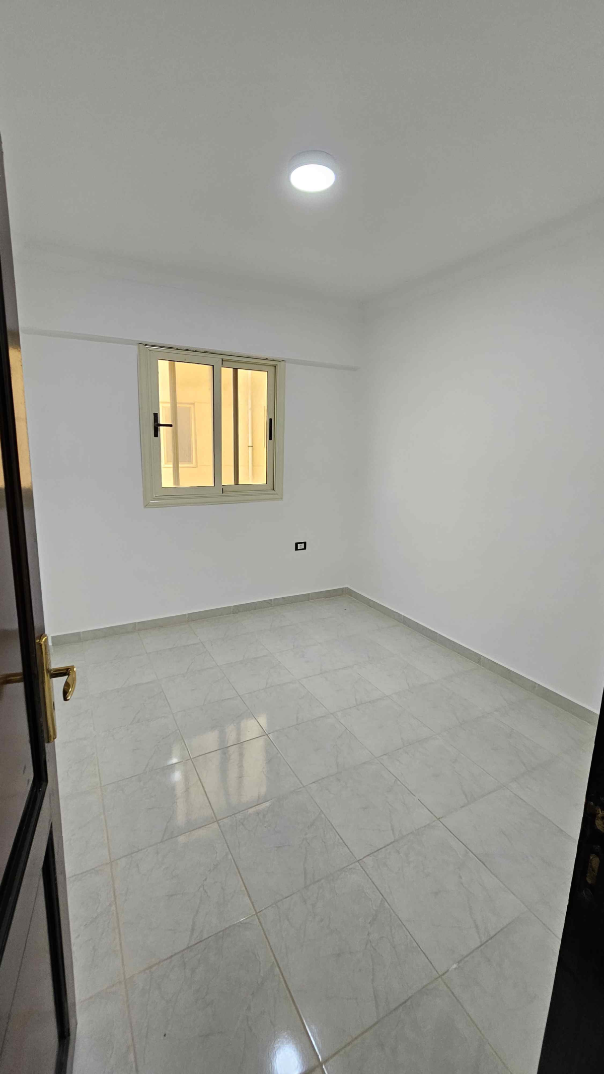 شاليه ارضي بحديقة للبيع بالتقسيط وحمام سباحه بالساحل الشمالي بتشطيب سوبر لوكس ولاستلام فوررري 