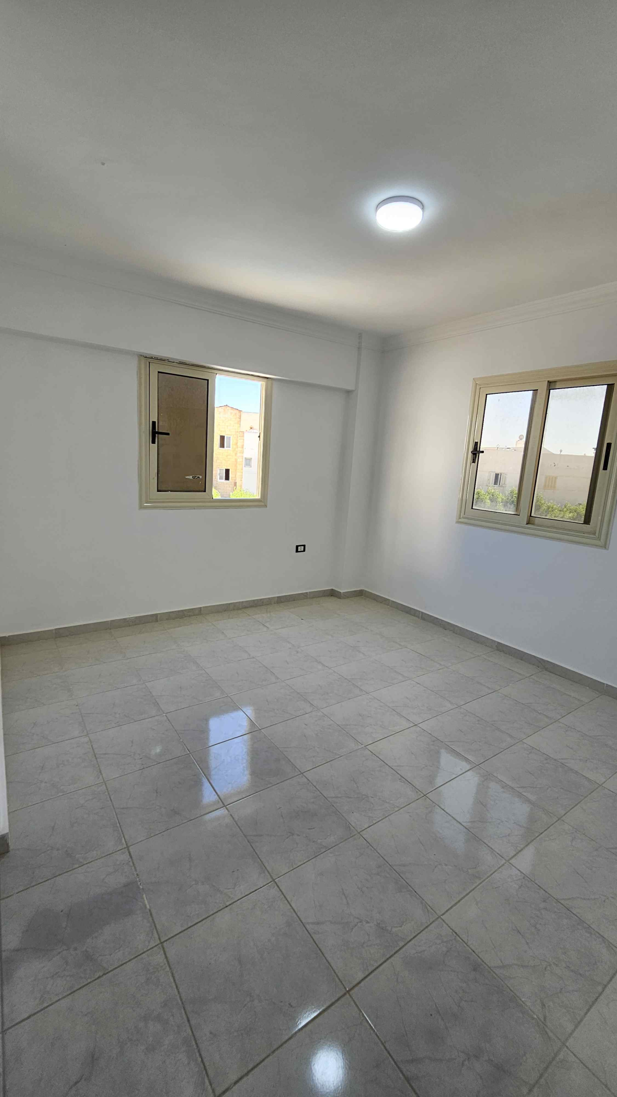 شاليه ارضي بحديقة للبيع بالتقسيط وحمام سباحه بالساحل الشمالي بتشطيب سوبر لوكس ولاستلام فوررري 