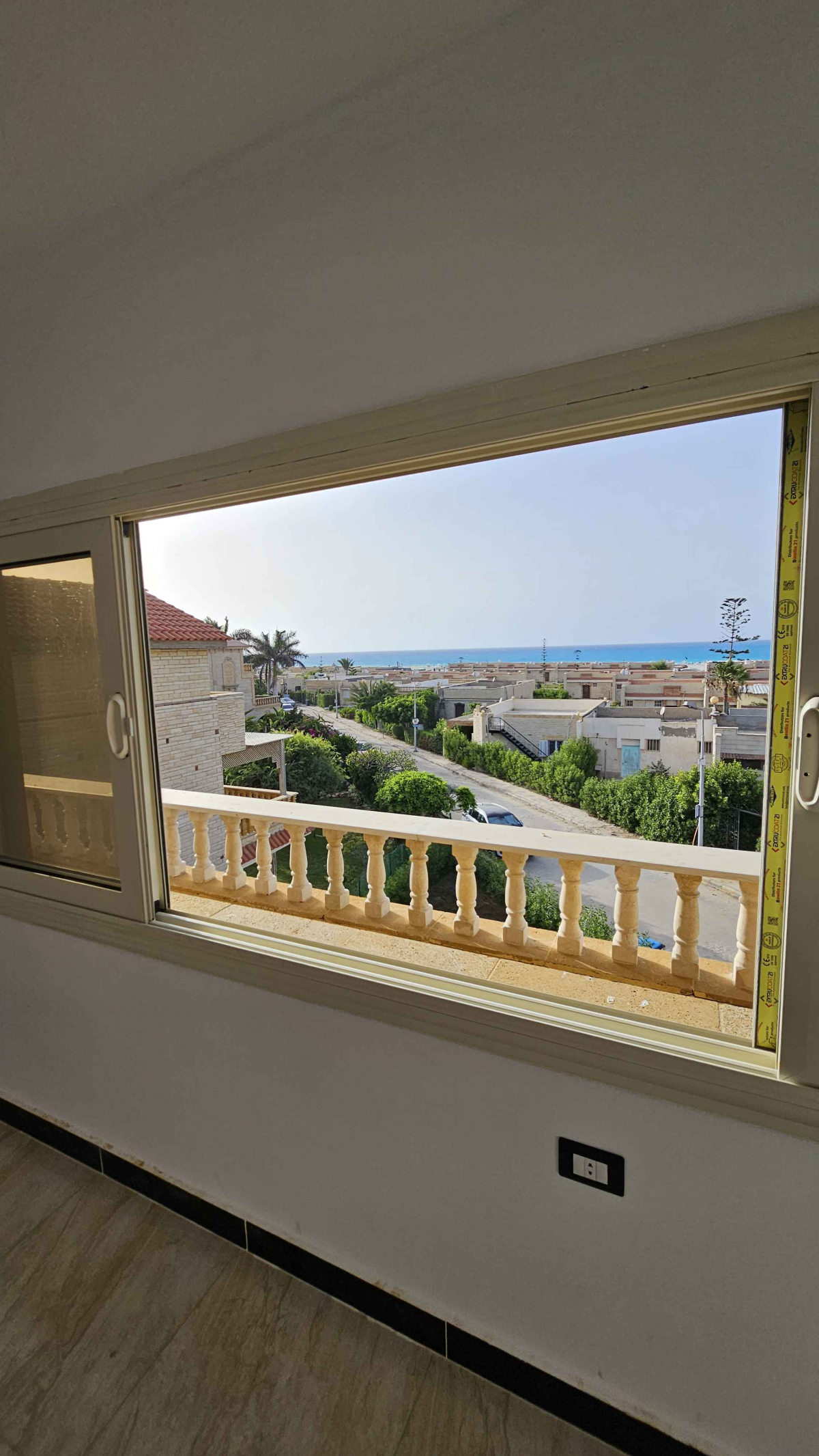 شاليه اول علوي بروف فيو بحر تشطيب الترا سوبر لوكس بالتقسيط والاستلام فوررري في الساحل الشمالي قرية بدر 