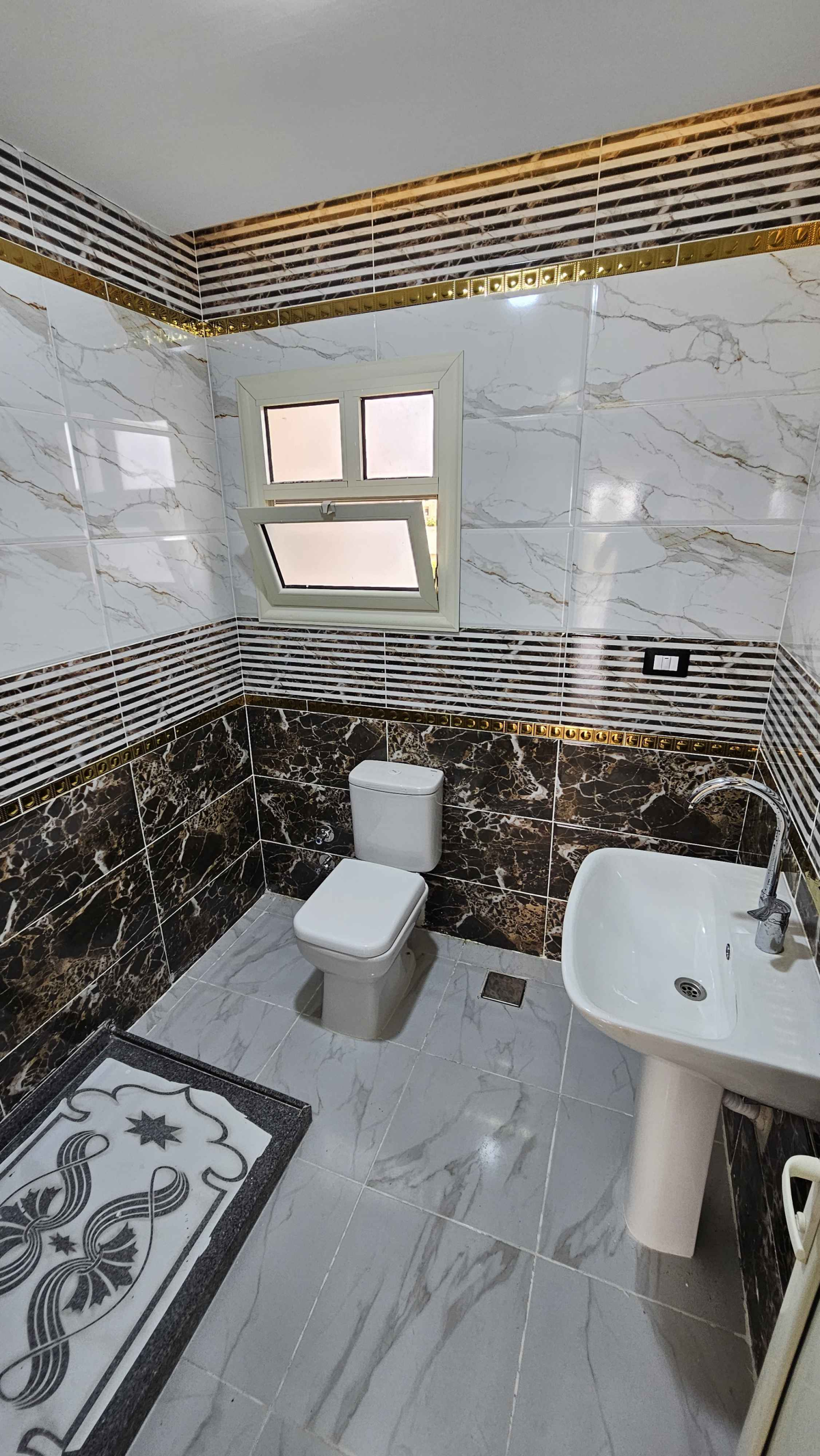 شاليه اول علوي بروف فيو بحر تشطيب الترا سوبر لوكس بالتقسيط والاستلام فوررري في الساحل الشمالي قرية بدر 