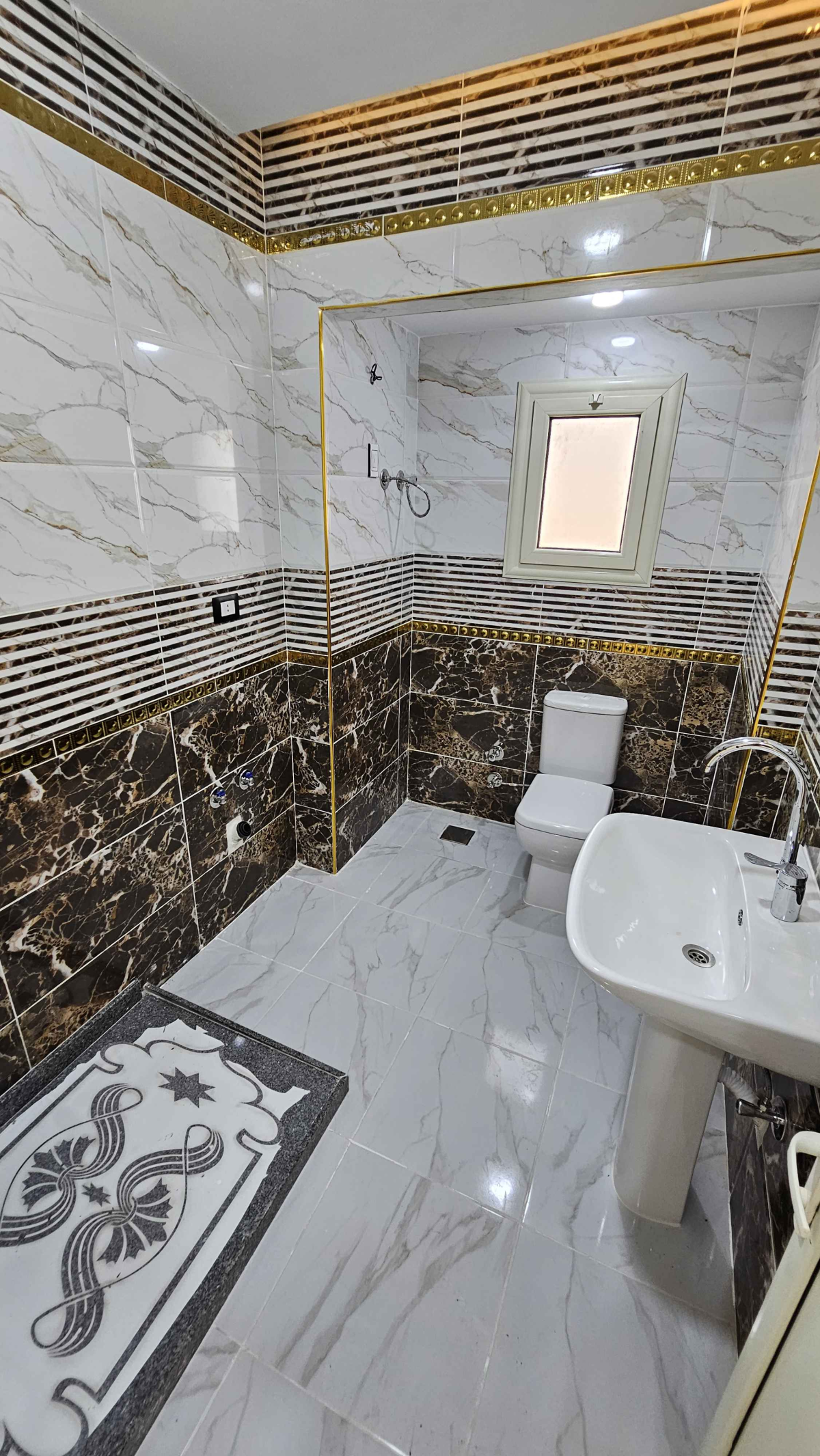 شاليه اول علوي بروف فيو بحر تشطيب الترا سوبر لوكس بالتقسيط والاستلام فوررري في الساحل الشمالي قرية بدر 