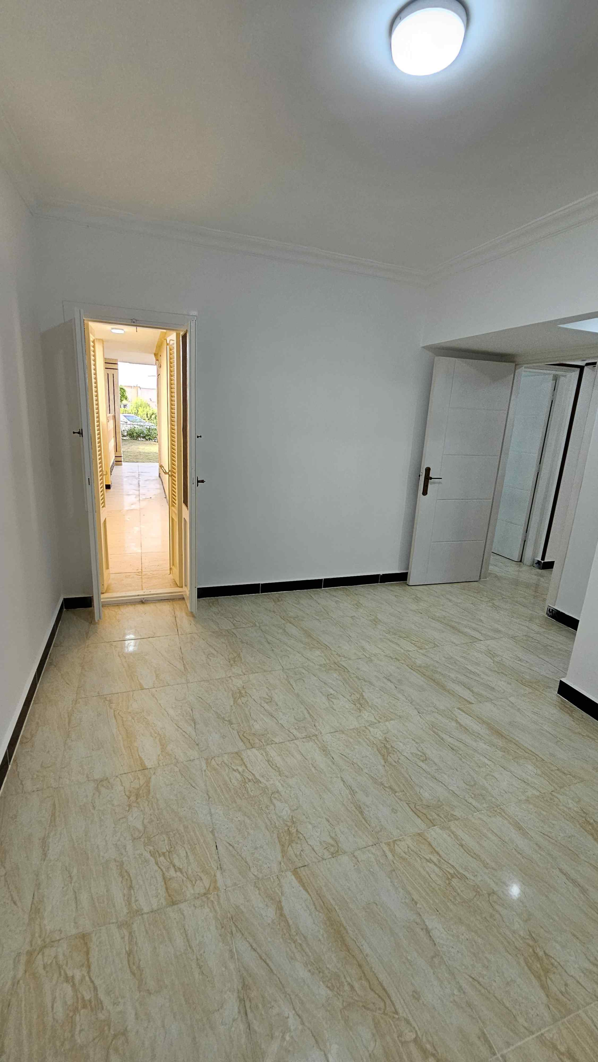 شاليه ارضي بحديقة للبيع بالتقسيط في الساحل الشمالي قرية بدر تشطيب الترا سوبر لوكس ولاستلام فوررري 