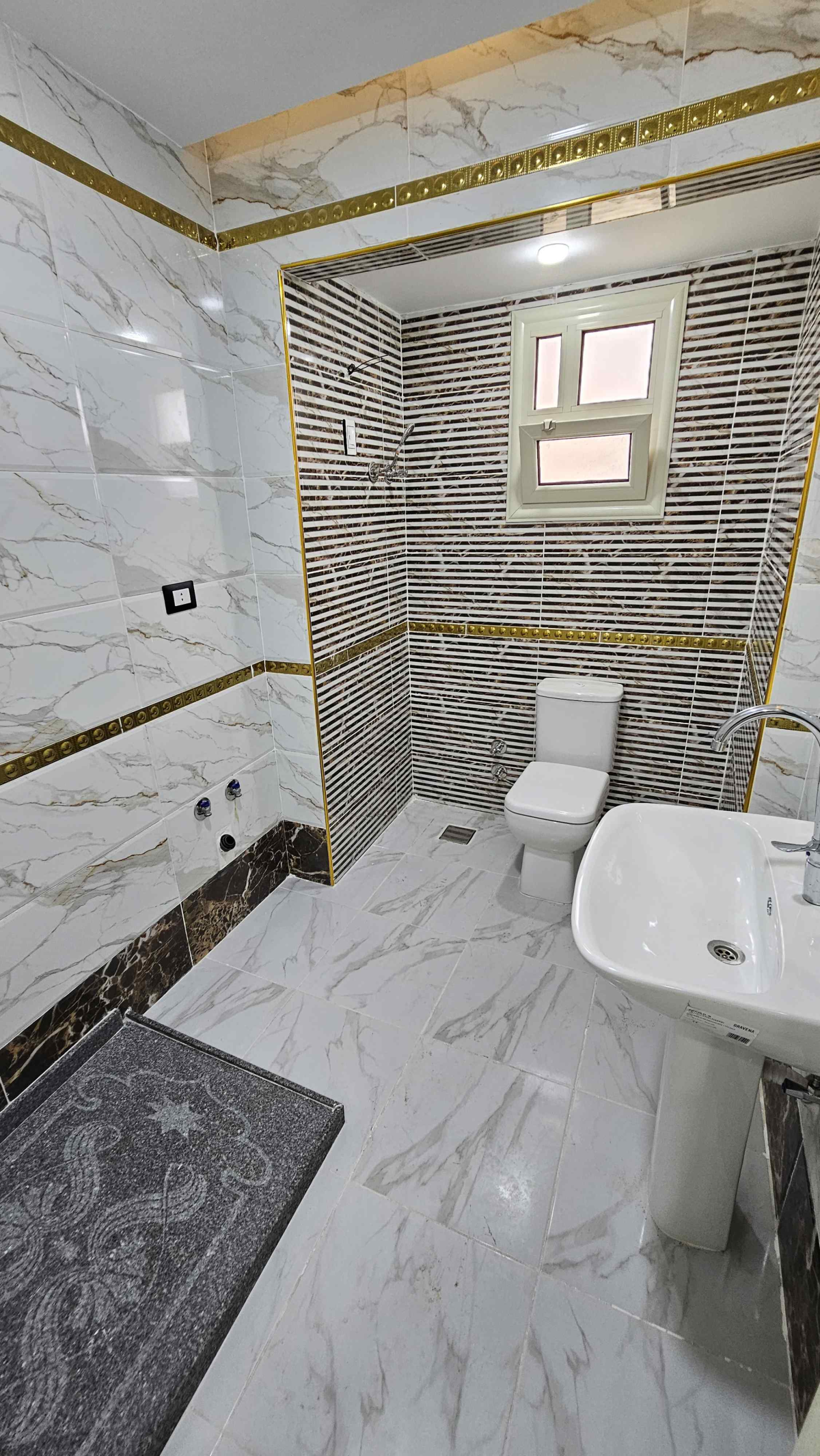 شاليه ارضي بحديقة للبيع بالتقسيط في الساحل الشمالي قرية بدر تشطيب الترا سوبر لوكس ولاستلام فوررري 