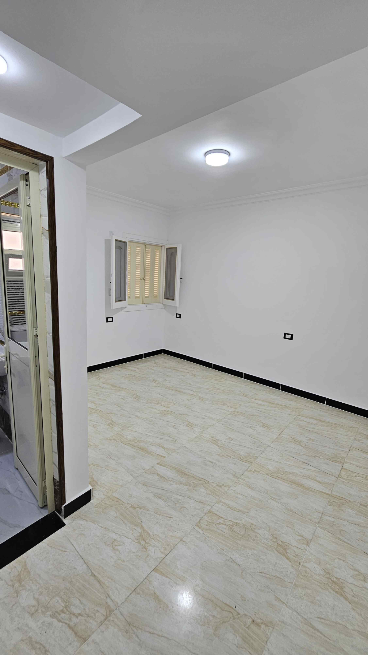 شاليه ارضي بحديقة للبيع بالتقسيط في الساحل الشمالي قرية بدر تشطيب الترا سوبر لوكس ولاستلام فوررري 