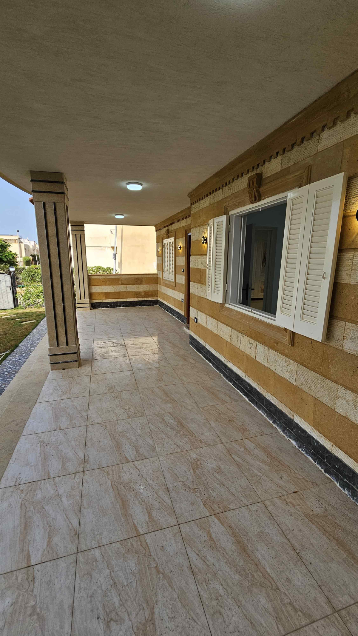 شاليه ارضي بحديقة للبيع بالتقسيط في الساحل الشمالي قرية بدر تشطيب الترا سوبر لوكس ولاستلام فوررري 