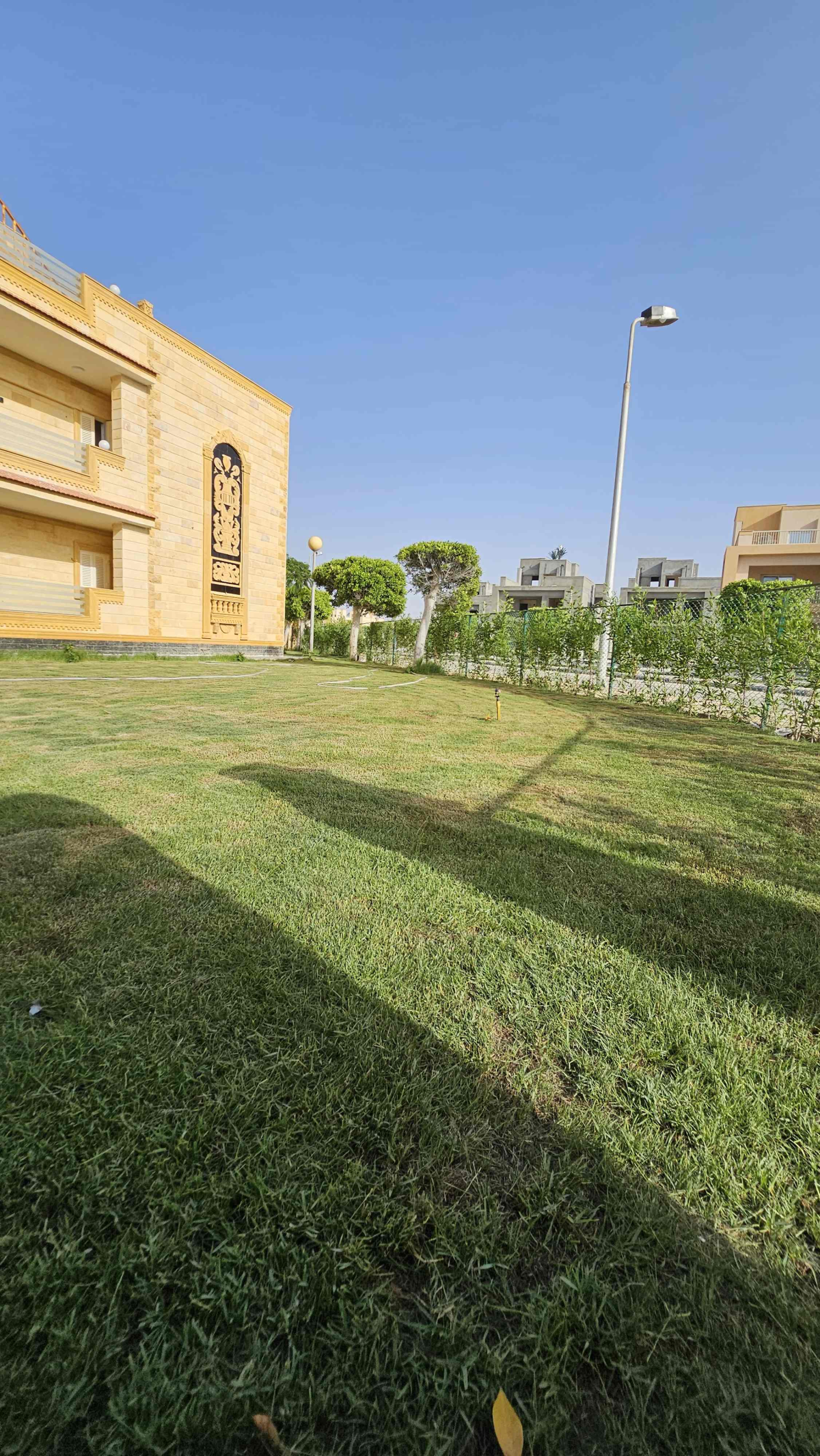 شاليه ارضي بحديقة للبيع بالتقسيط في قرية بدر الساحل الشمالي تشطيب الترا سوبر لوكس ولاستلام فوررري 