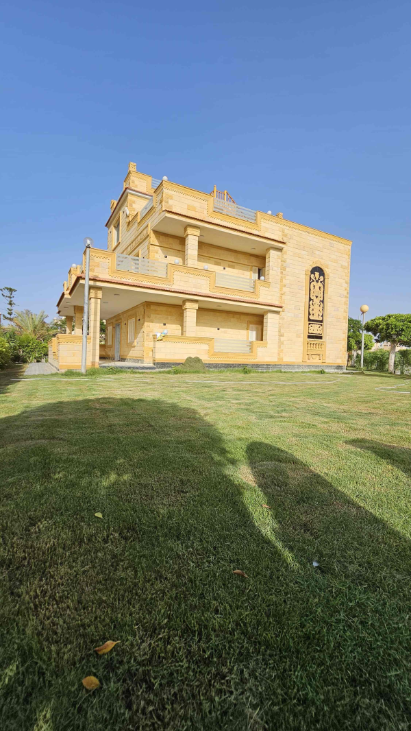 شاليه ارضي بحديقة للبيع بالتقسيط في قرية بدر الساحل الشمالي تشطيب الترا سوبر لوكس ولاستلام فوررري 