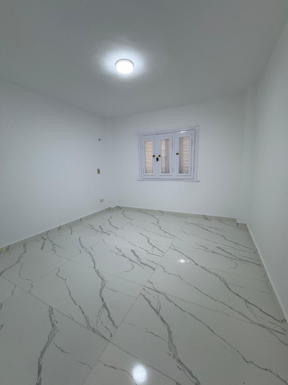 شاليه للبيع اول علوي فيو بحر وحمام سباحه بالساحل الشمالي قرية مارينا فلاورز 