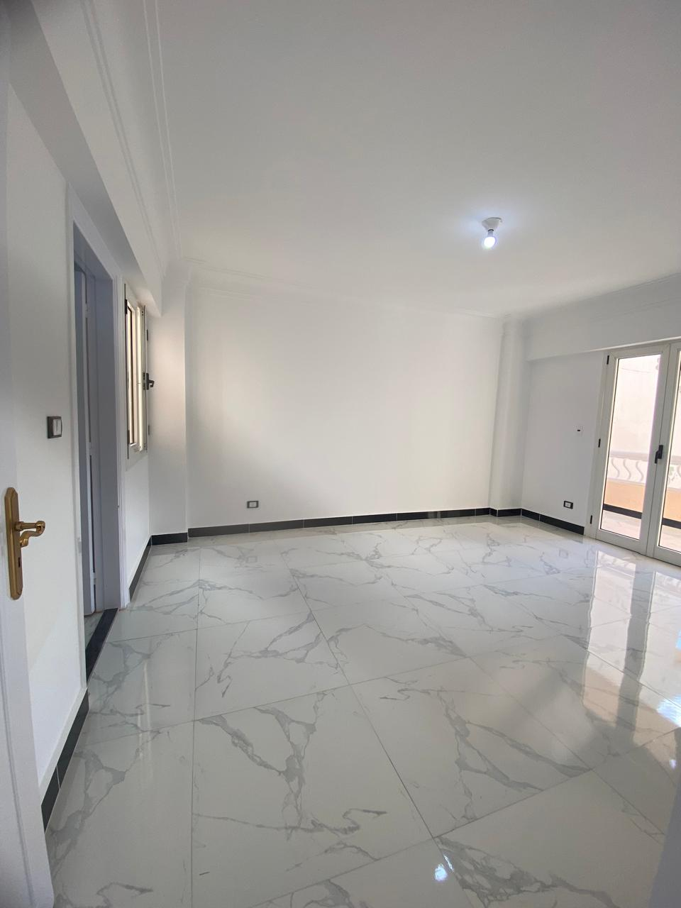 شاليه جميل جدا للبيع بالتقسيط تشطيب عالي جدا في قريه هايدي الساحل الشمالي