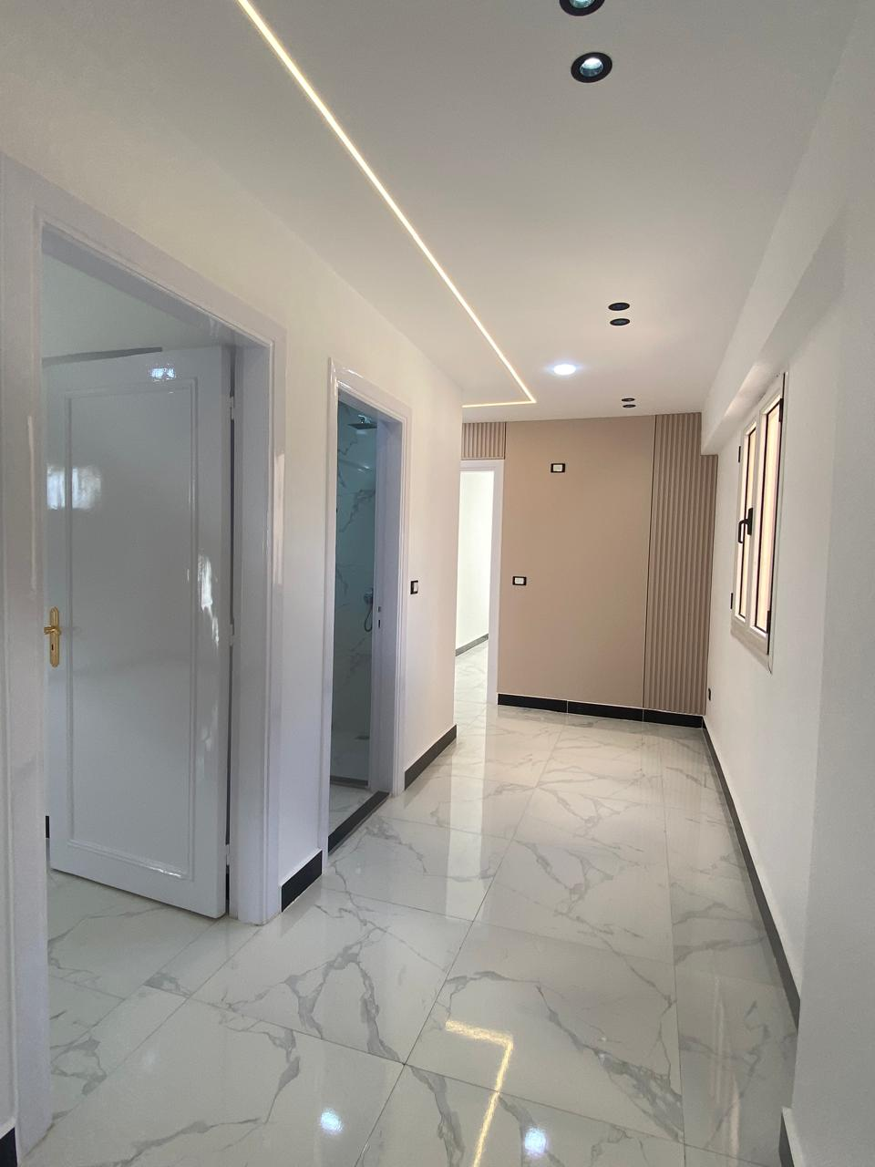 شاليه جميل جدا للبيع بالتقسيط تشطيب عالي جدا في قريه هايدي الساحل الشمالي