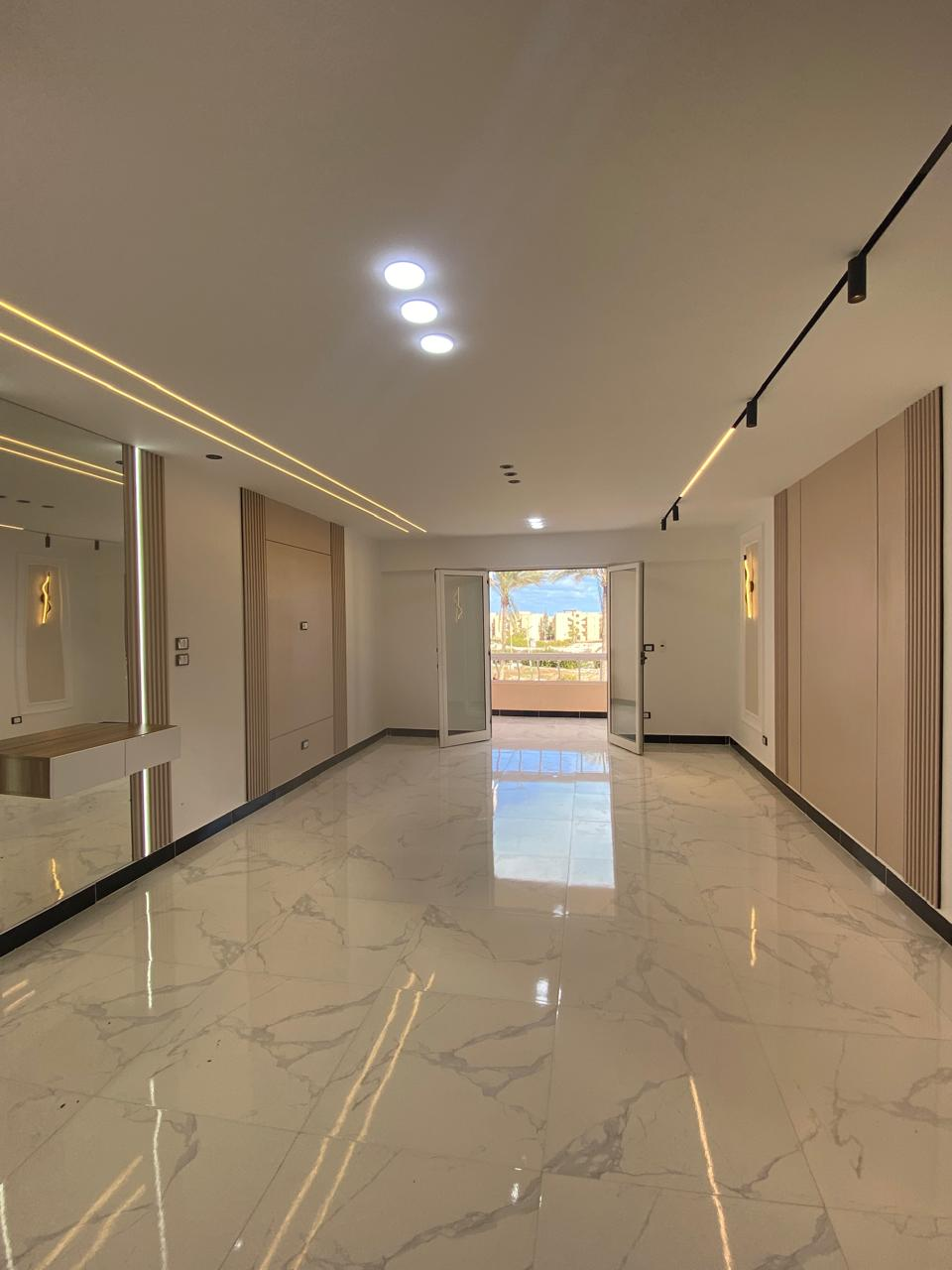 شاليه جميل جدا للبيع بالتقسيط تشطيب عالي جدا في قريه هايدي الساحل الشمالي