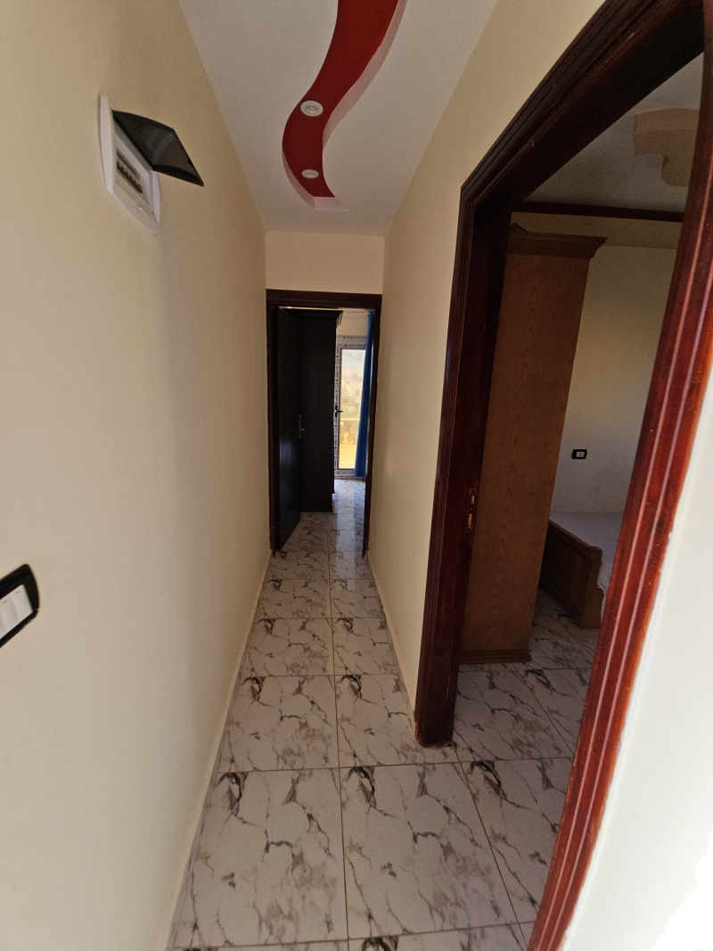 شاليه فيو بحر وحمام سباحه للبيع بالتقسيط بالفرش والاجهزه والتكييفات في الساحل الشمالي